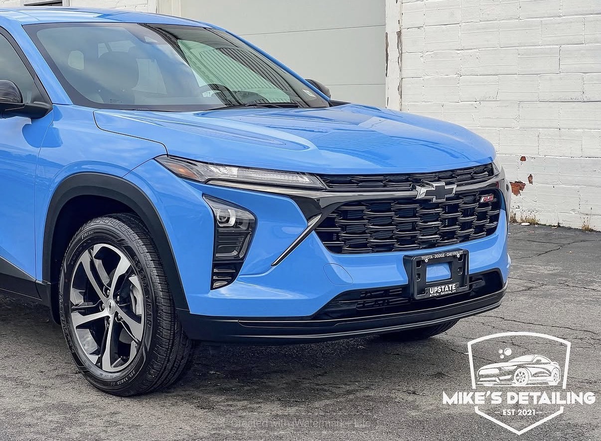 Blue Chevrolet Trax front detail angle