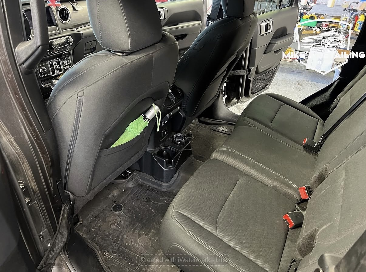 Jeep rear seats before interior detail